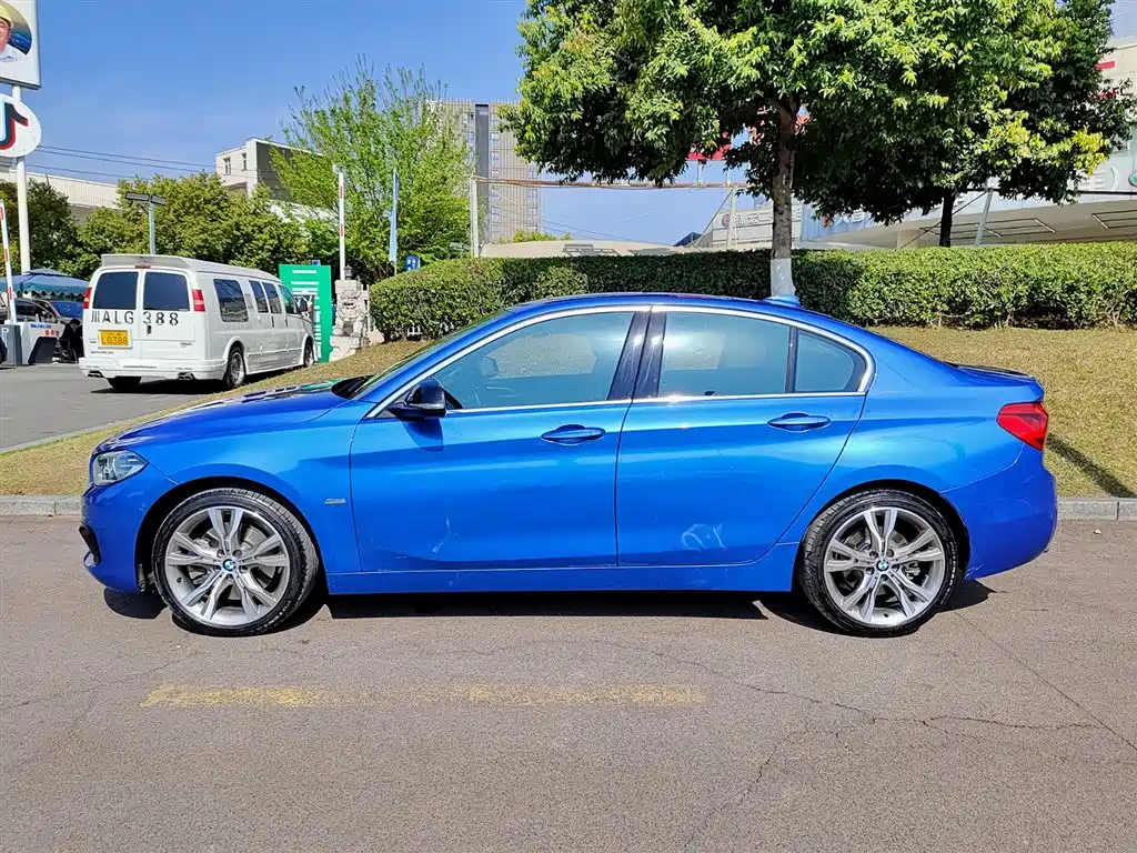BMW 1 Series 2017 125i Sport фото 3