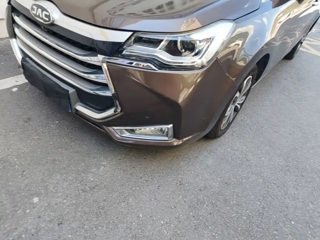 JAC Motors JAC Refine R3 2018 2018 1.6L Manual Luxury Sunroof