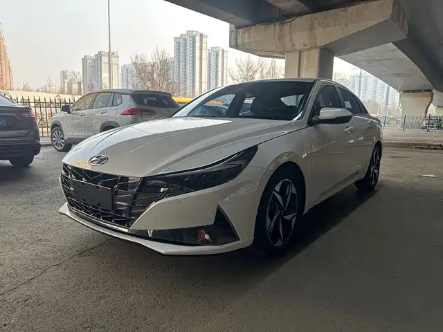 HYUNDAI ELANTRA