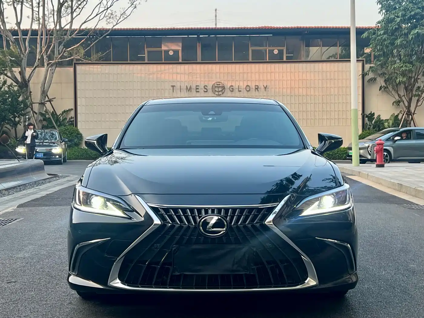 Lexus ES 2023 200 Excellence Edition фото 2