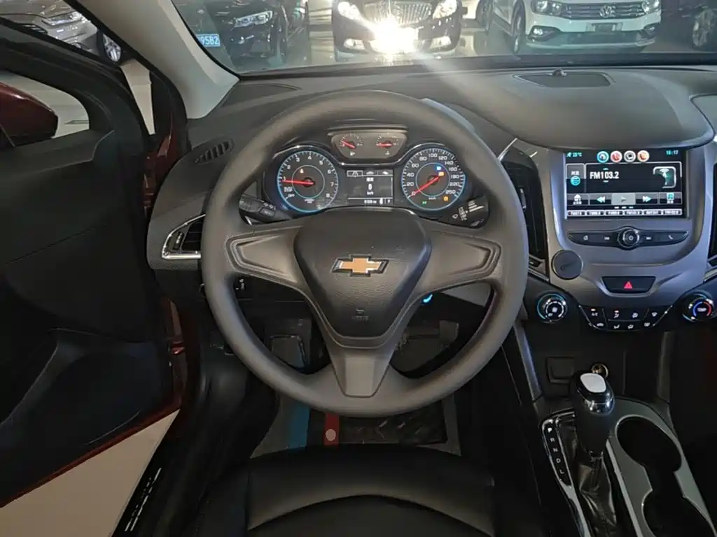 Chevrolet Cruze 2017 2018 320 Automatic Pioneer Sunroof Edition