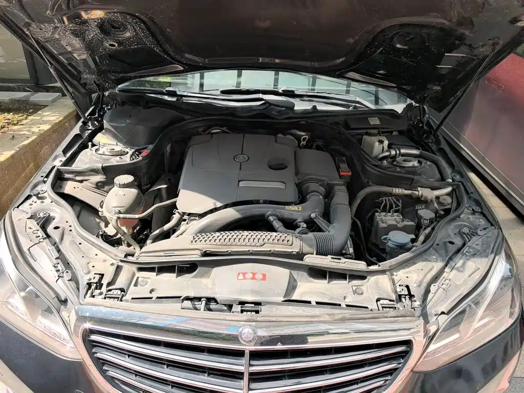 Фото 3 - Mercedes-Benz E-Class