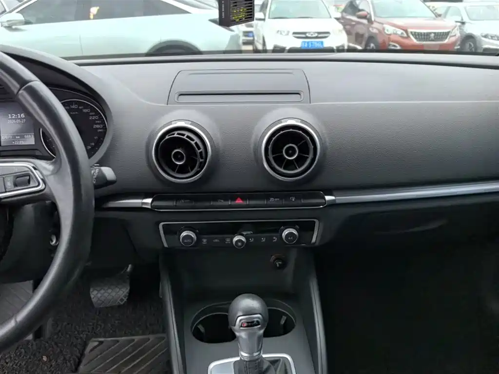 Audi A3 2014 Sportback 35 TFSI Automatic Comfort фото 5
