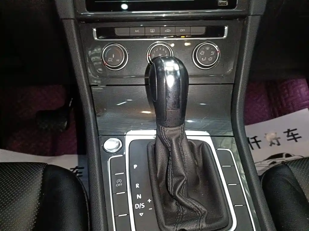 Volkswagen Golf 2020 Beloved Edition 200TSI DSG Comfort Progressive фото 14