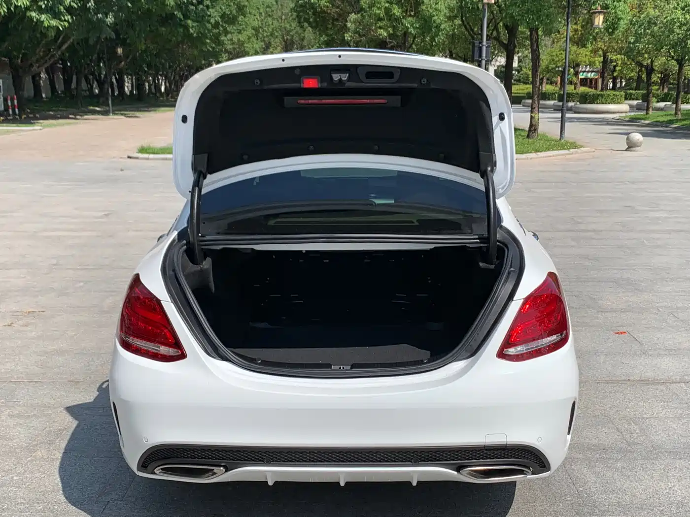 Photo 15 - Mercedes-Benz C-Class