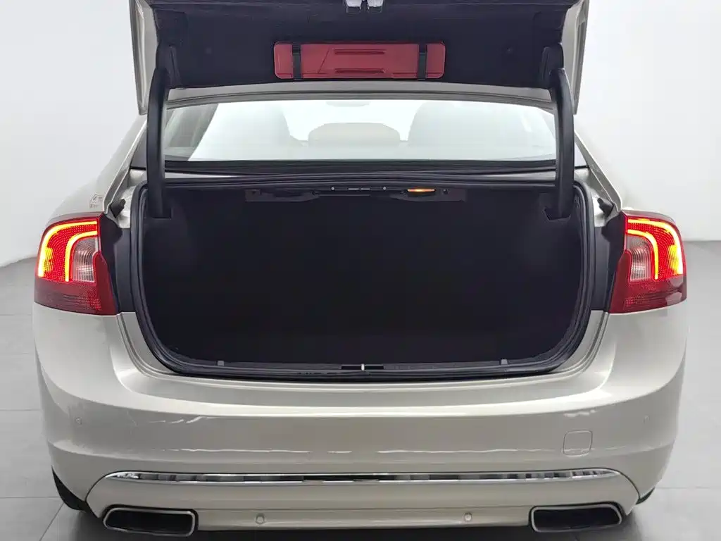 Фото 16 - Volvo S60