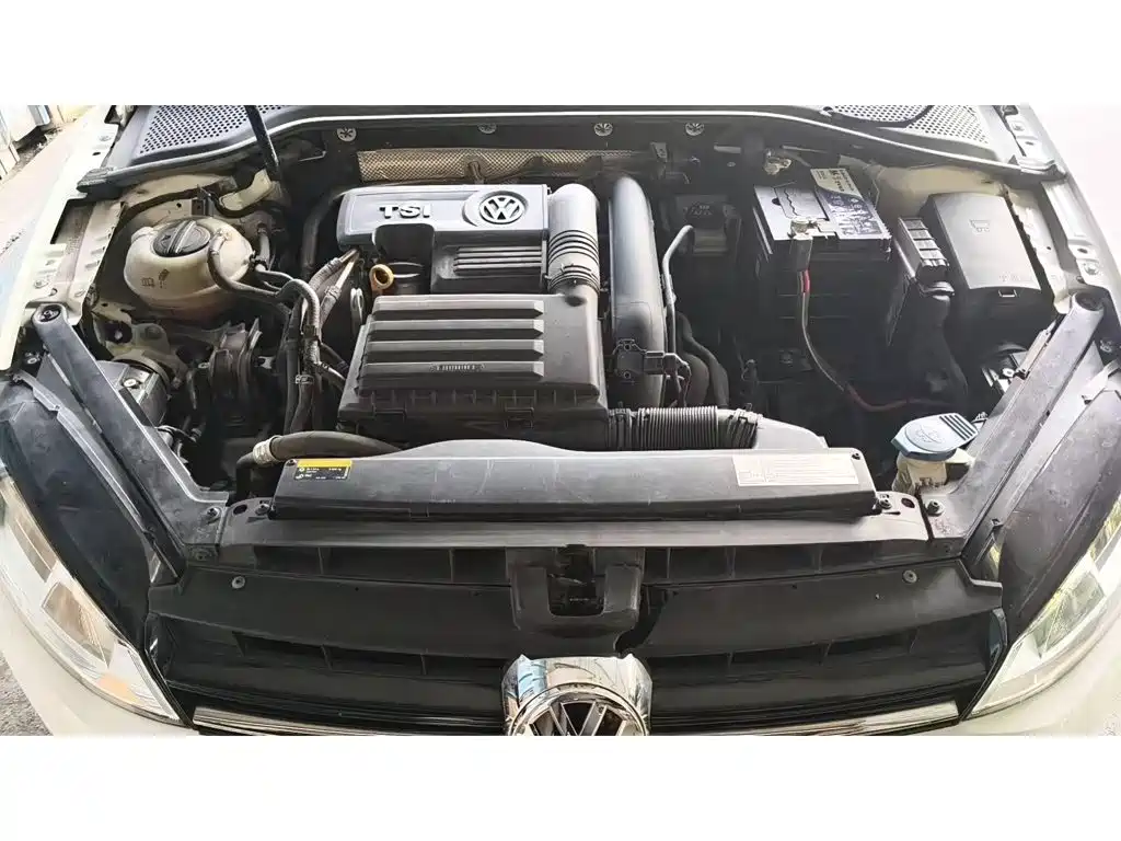 Фото 3 - Volkswagen Golf