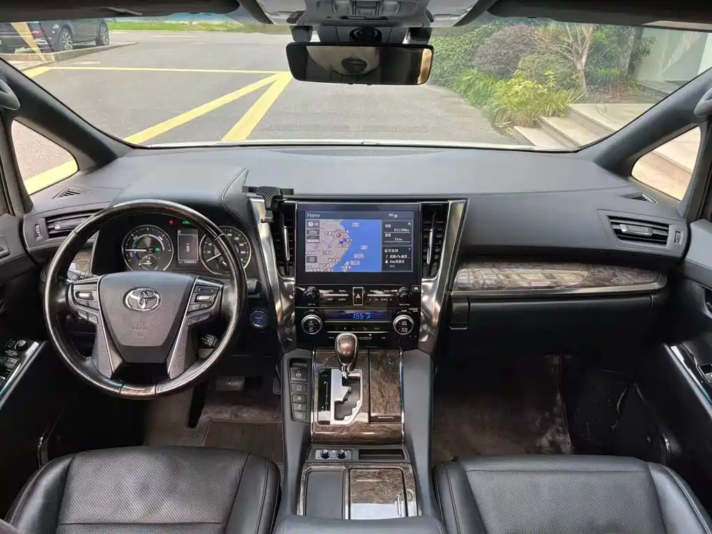 Фото 14 - Toyota Vellfire