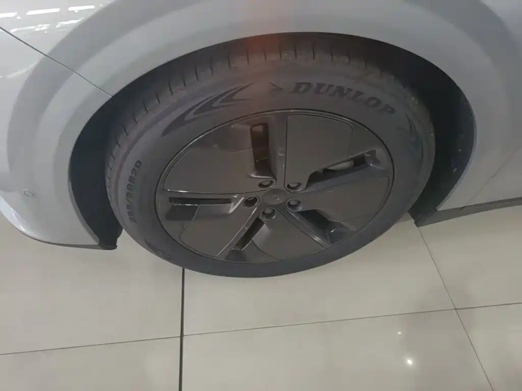 Li Auto i6 2026 2025 2WD Base Model