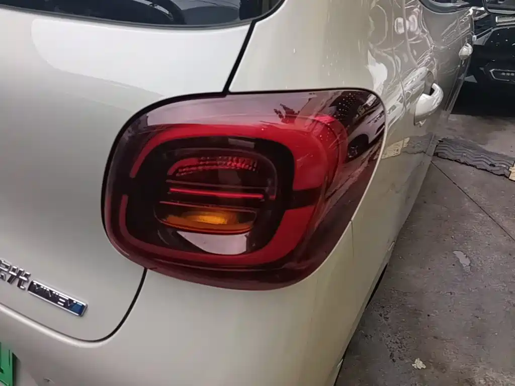Wuling Motors Hongguang MINIEV 2026 2025 4-Door Advanced
