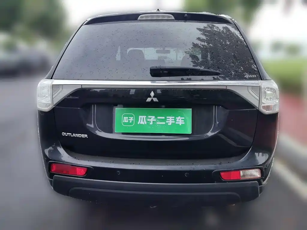Mitsubishi Outlander (Import) 2014 2014 2.4L 4WD Luxury Value Edition 7-seater