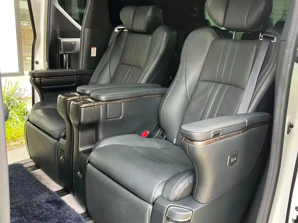 Фото 7 - Toyota Vellfire