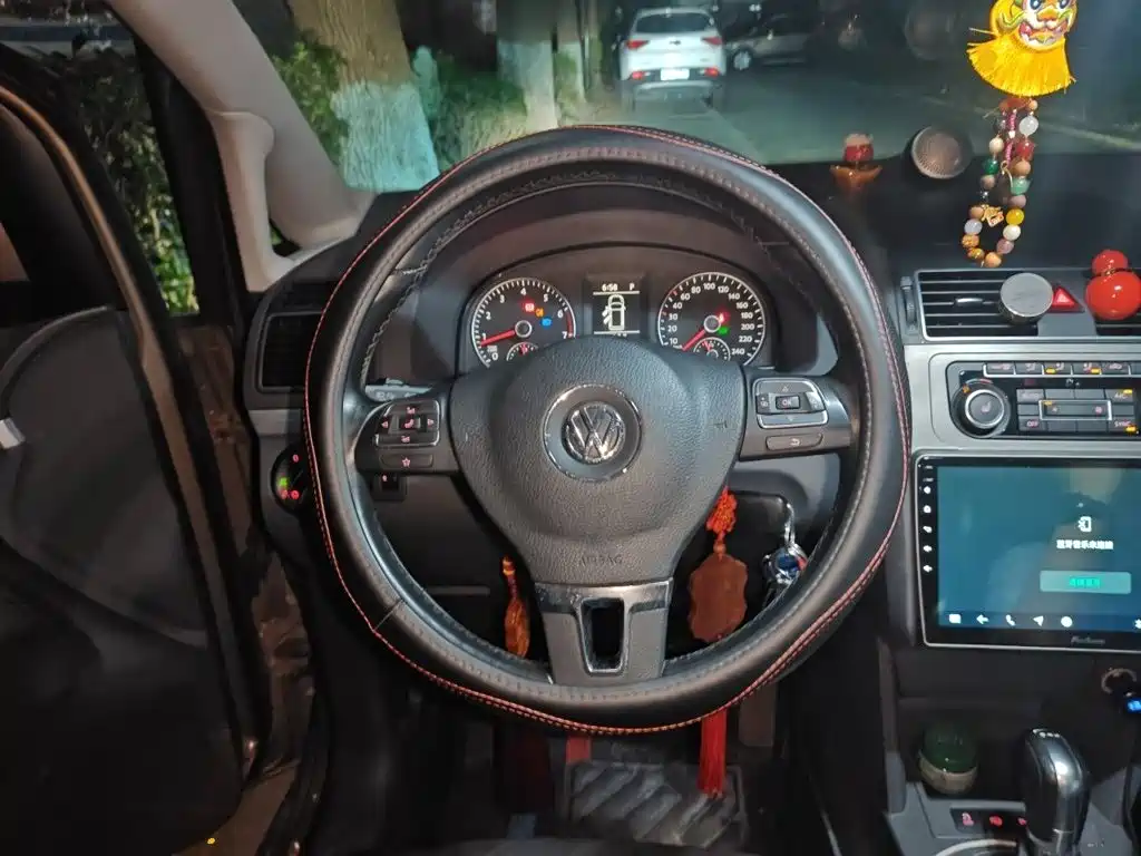 صورة 6 - Volkswagen Touran