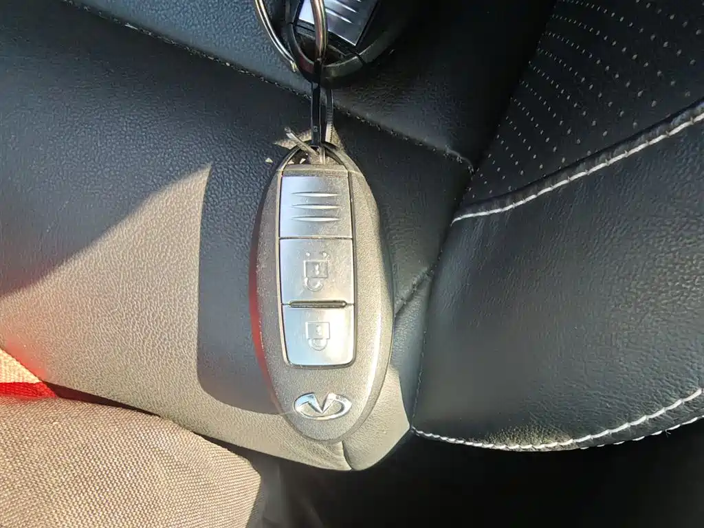 INFINITI ESQ