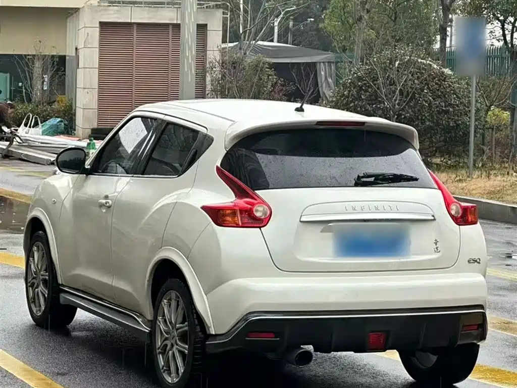Infiniti ESQ 2017 2014 1.6L Premium Edition