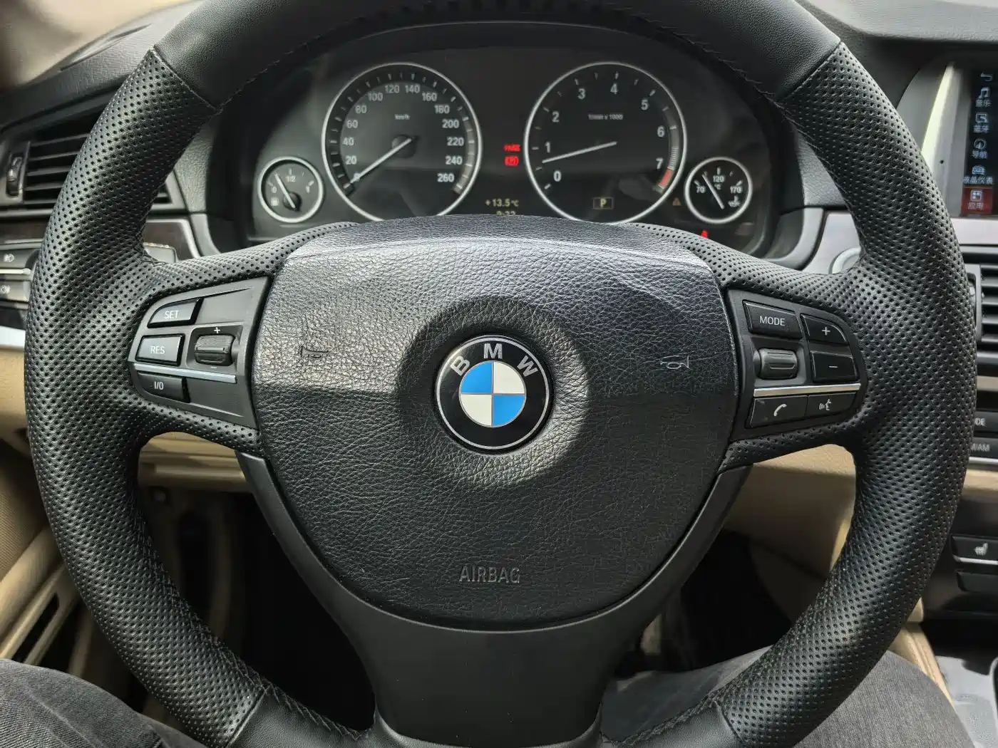 BMW 5 Series 2011 523Li Luxury фото 9
