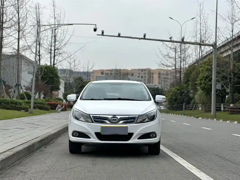 BYD E5