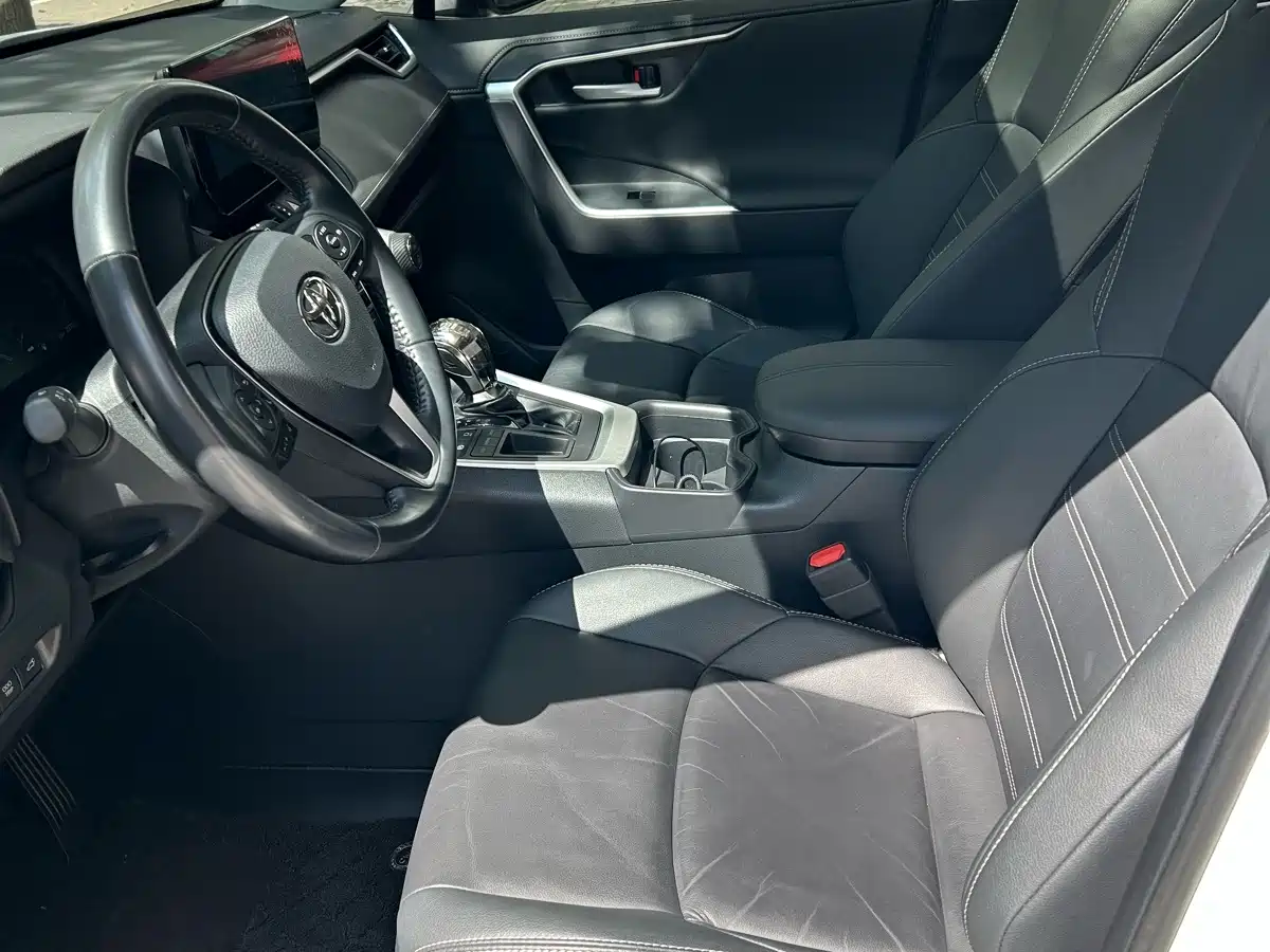 Toyota Wildlander 2024 2023 2.0L CVT FWD Luxury PLUS