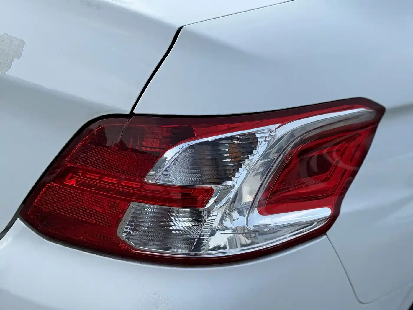 Peugeot 301 2015 2014 1.6L Automatic Comfort Edition