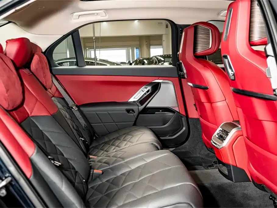 BMW 7 Series 2023 Model 740Li Leading M Sport Package фото 23
