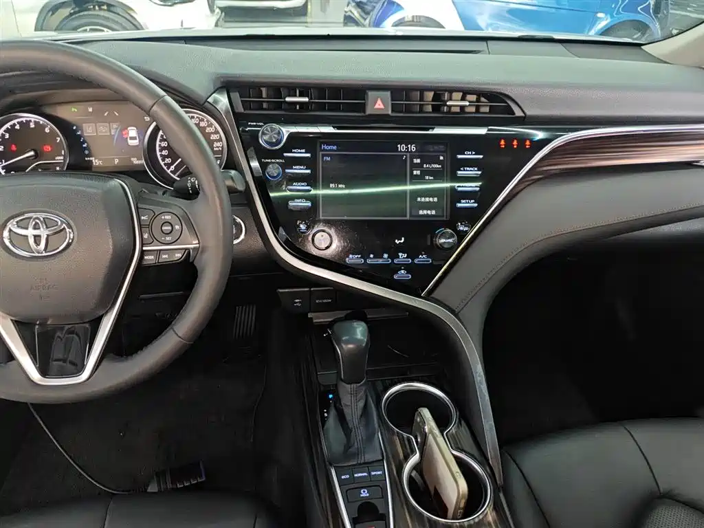 Toyota Camry 2018 2.5G Luxury Edition фото 13