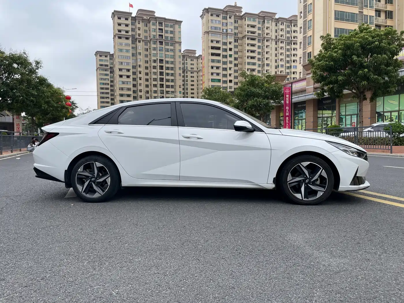 HYUNDAI ELANTRA