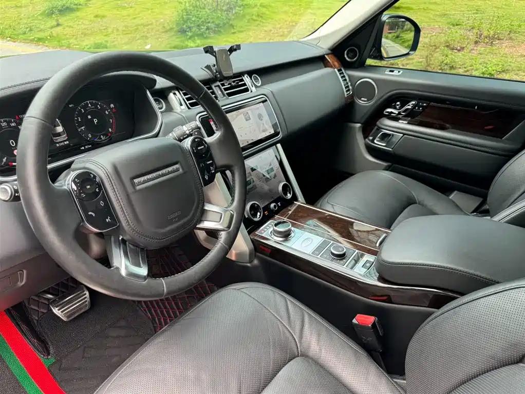 Land Rover Range Rover 2020 3.0 L6 Heritage Extended Edition фото 12