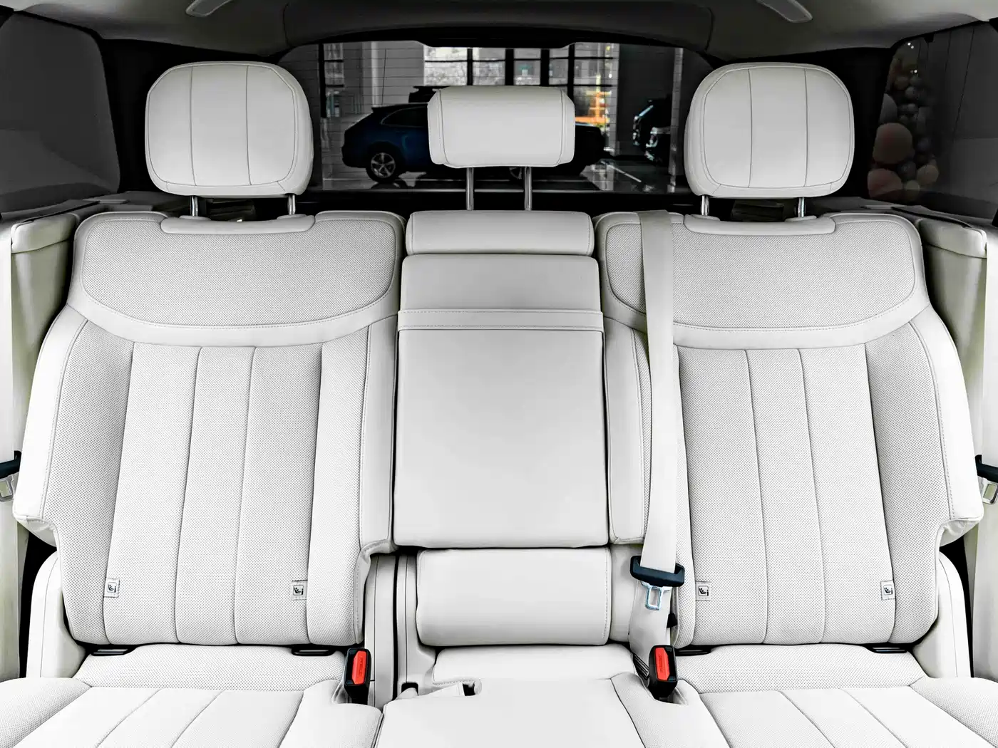Photo 18 - Land Rover Range Rover