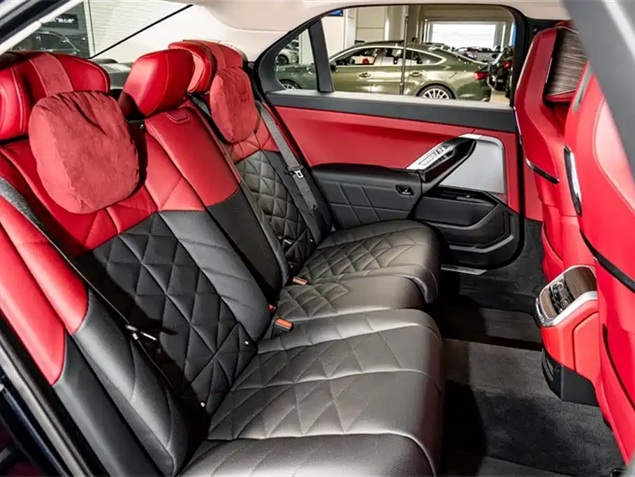 BMW 7 Series 2023 Model 740Li Leading M Sport Package фото 25