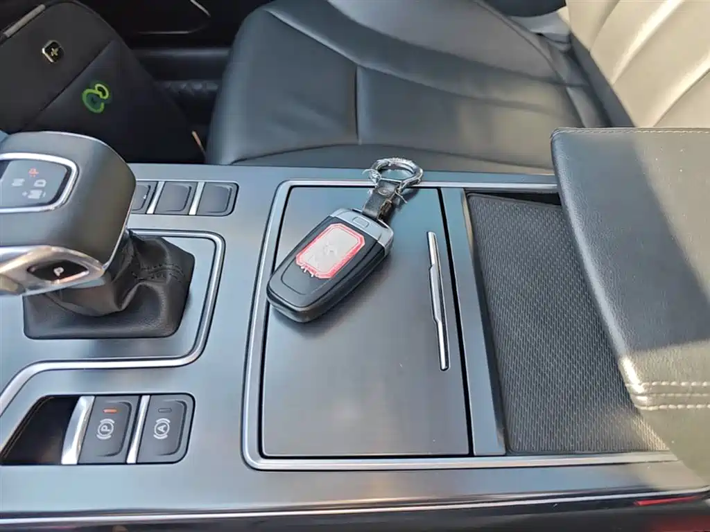 Hongqi H5 2022 Classic Facelift 1.8T Automatic Smart Connect Flag Rhythm Edition фото 9