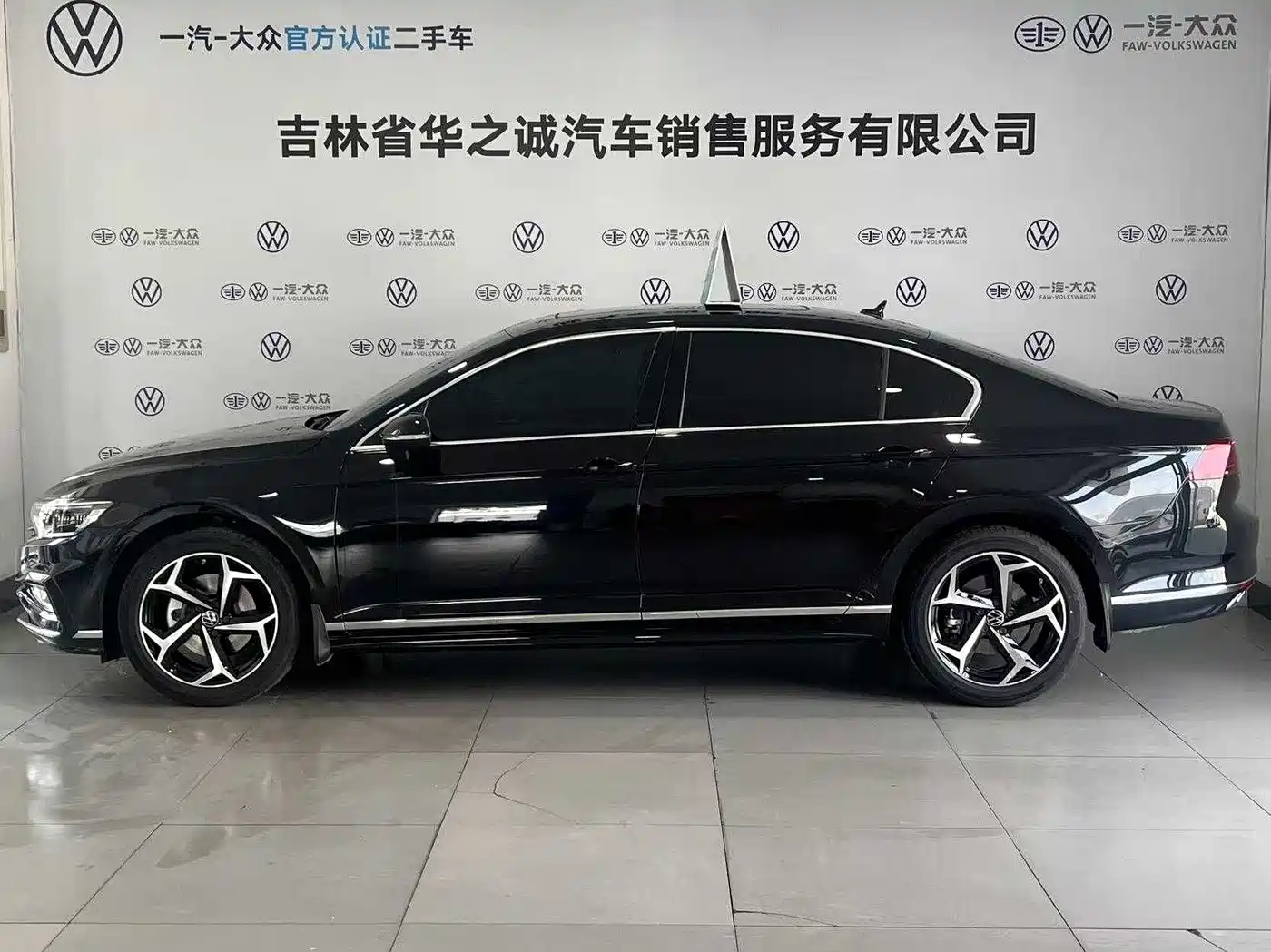 Volkswagen Magotan 2023 Model 2 Million Units Commemorative Edition 280TSI DSG Leading Version фото 4