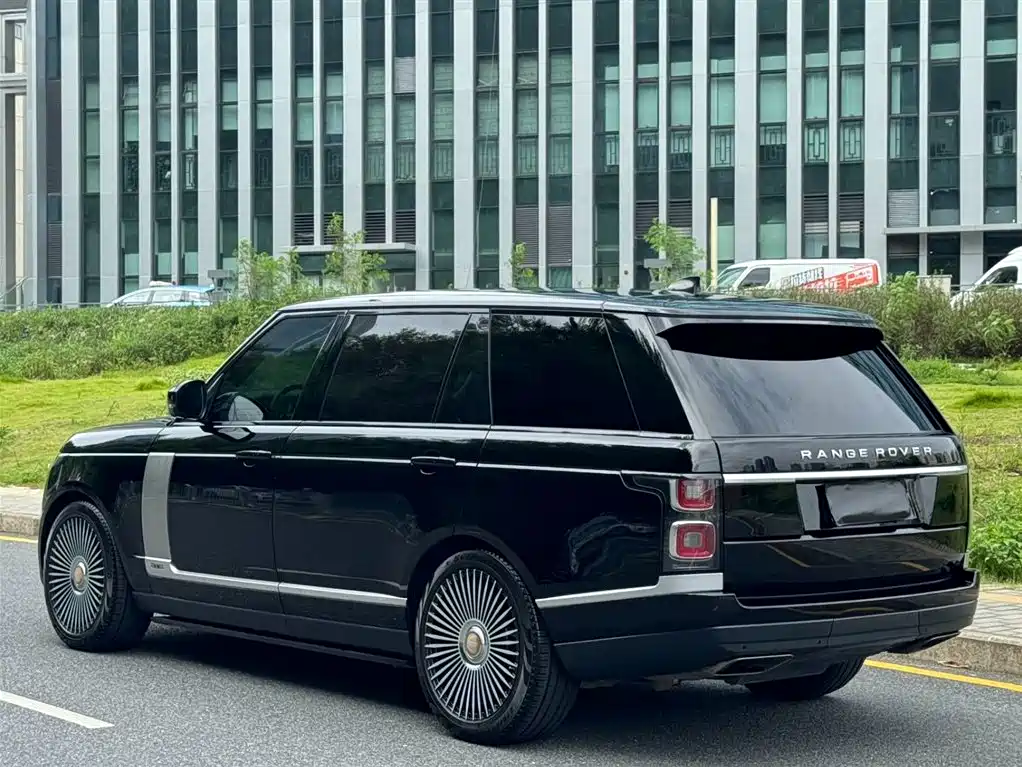 Land Rover Range Rover 2020 3.0 L6 Heritage Extended Edition фото 6