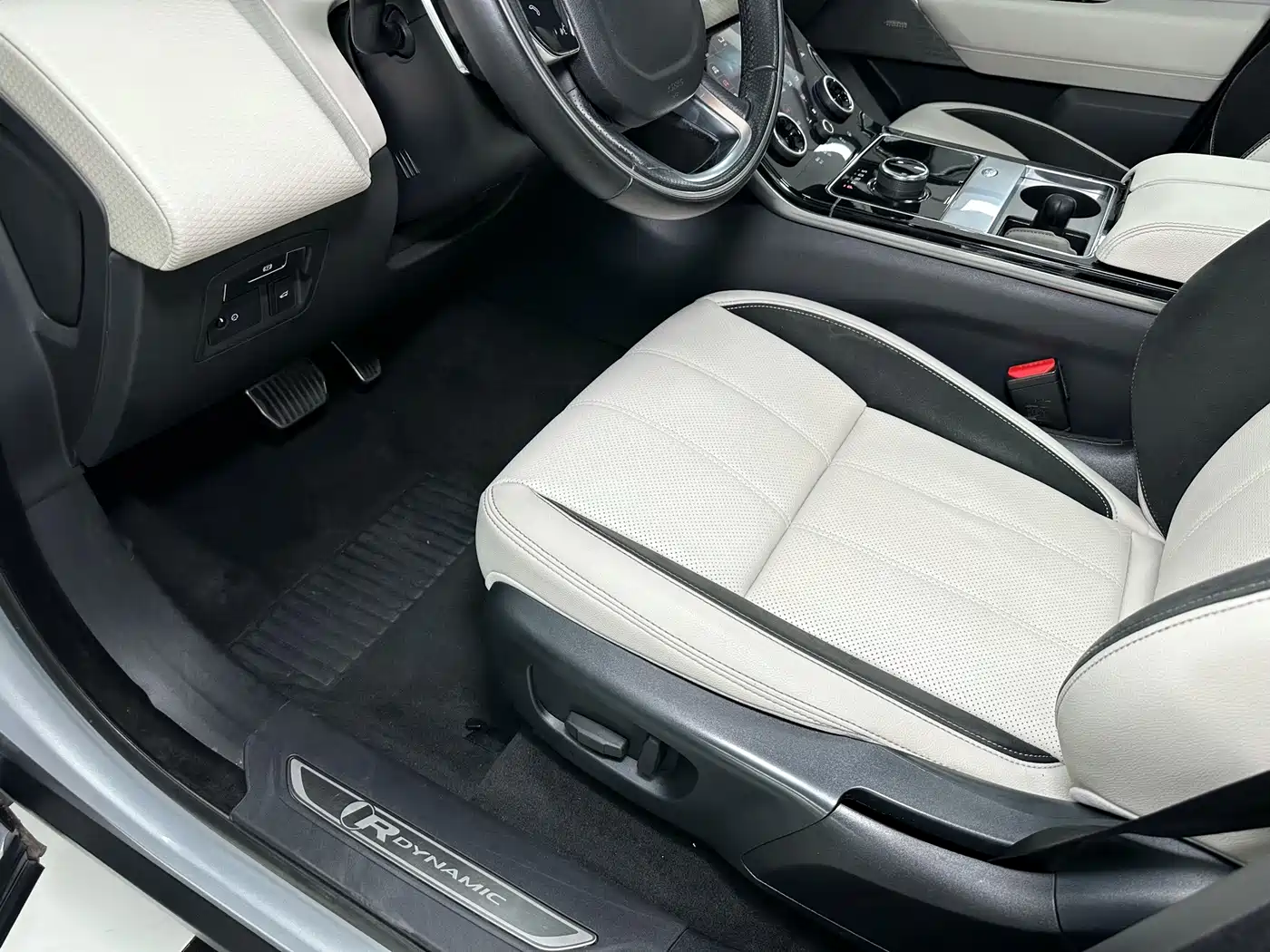 Photo 13 - Land Rover Range Rover Velar