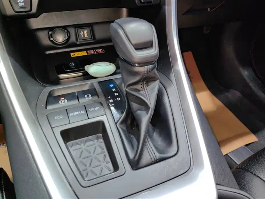 Toyota RAV4 Rongfang 2023 2.0L CVT 2WD Fashion Edition фото 16