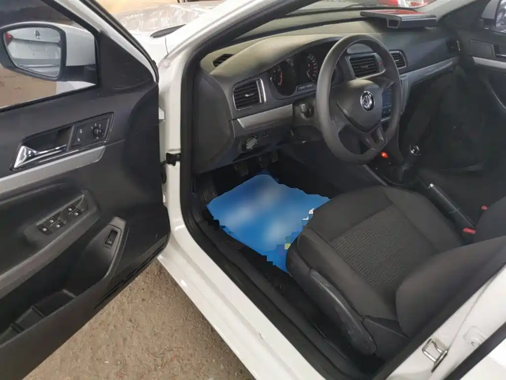 Volkswagen Lavida 2017 1.6L Manual Trend Edition фото 12