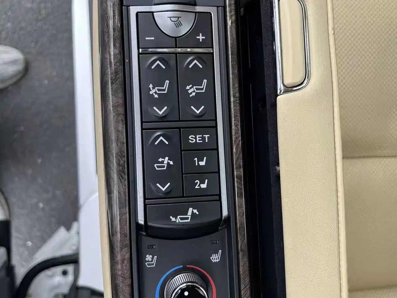 Toyota Alphard 2021 Hybrid 2.5L Premium фото 17