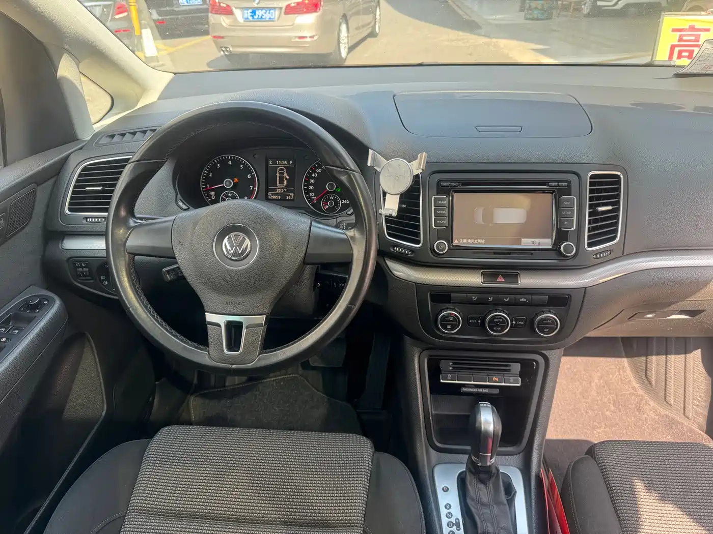 Volkswagen Sharan 2014 2.0TSI Comfort фото 10