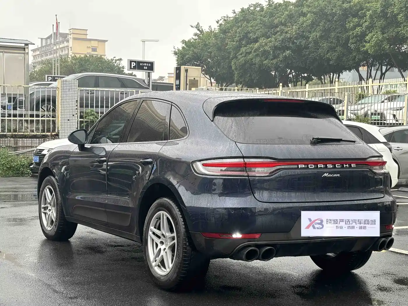 PORSCHE MACAN