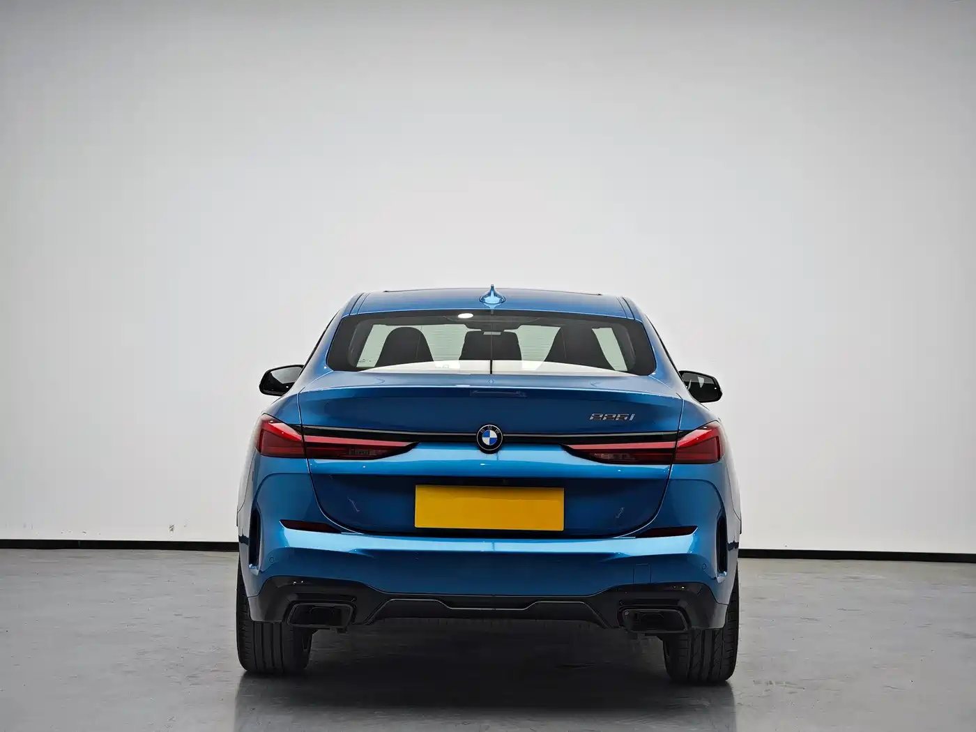 BMW 2 Series (Import) 2023 225i 4-Door Coupe M Sport Shadowline Package фото 6