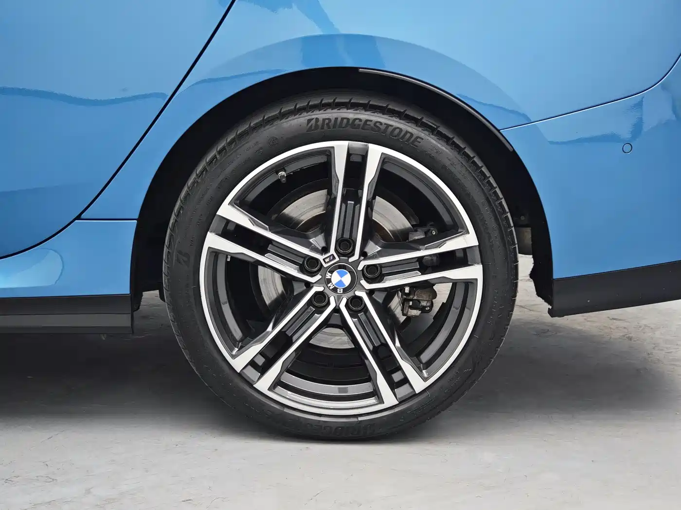 BMW 2 Series (Import) 2023 225i 4-Door Coupe M Sport Shadowline Package фото 11