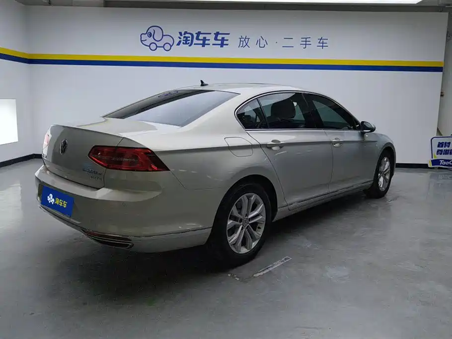 Volkswagen Magotan 2019 330TSI DSG Luxury Class China VI фото 3