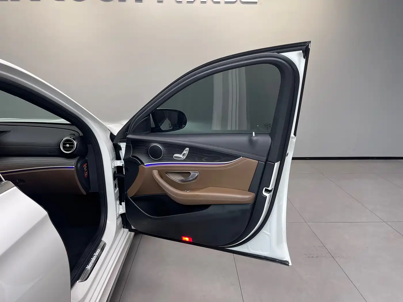 Mercedes-Benz E-Class 2022 E 260 L Sport фото 29