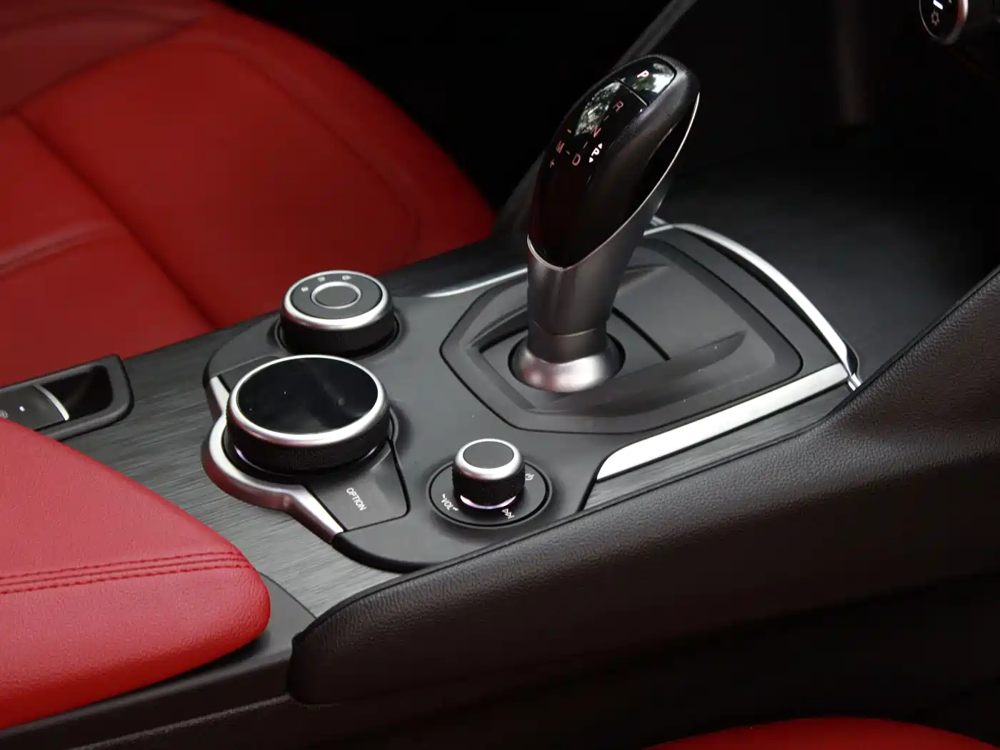 Alfa Romeo Giulia 2017 2017 2.0T 280HP Luxury Edition