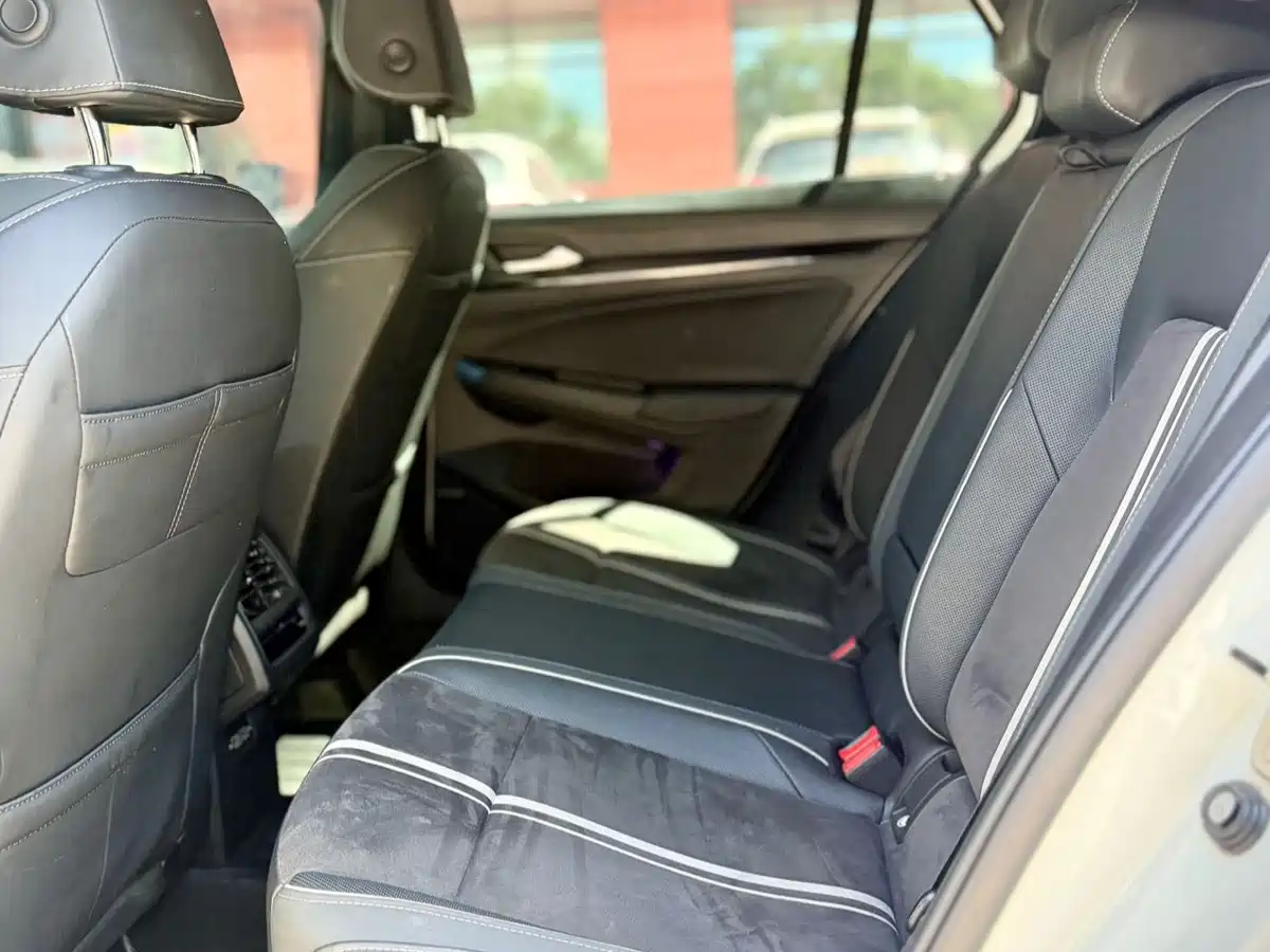 Volkswagen Golf 2023 280TSI DSG R-Line Lite фото 11