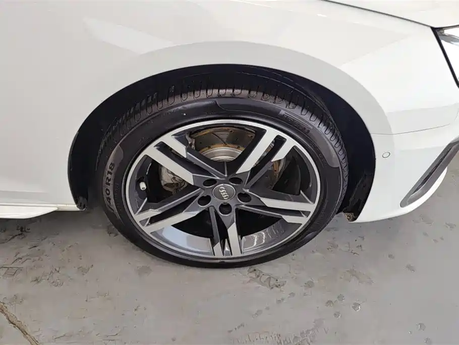 Audi A4L 2020 40 TFSI quattro Luxury Dynamic фото 6