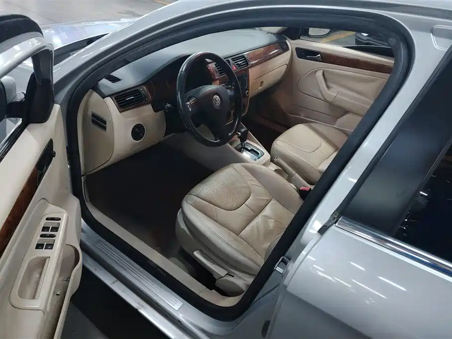 Volkswagen Bora 2012 1.6L Automatic Comfort Value Edition фото 9