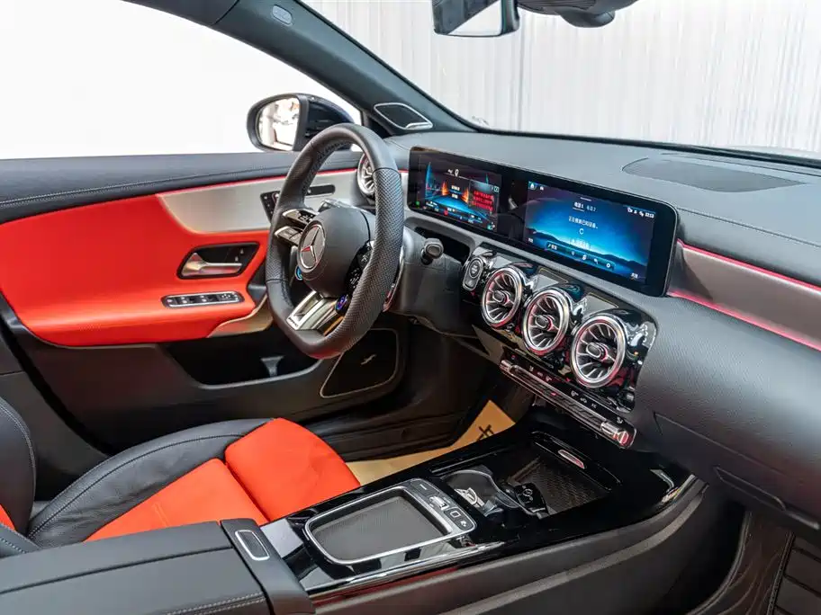 Mercedes-Benz A-Class AMG (Import) 2025 AMG A 35 4MATIC фото 15