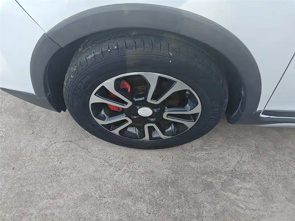 Фото 23 - Geely Vision X3