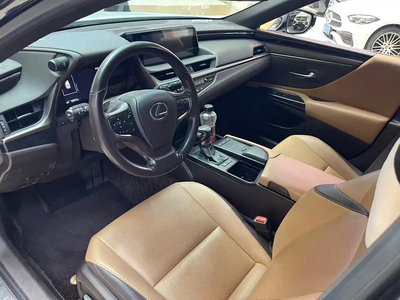 Lexus ES 2021 200 Excellence Edition фото 7