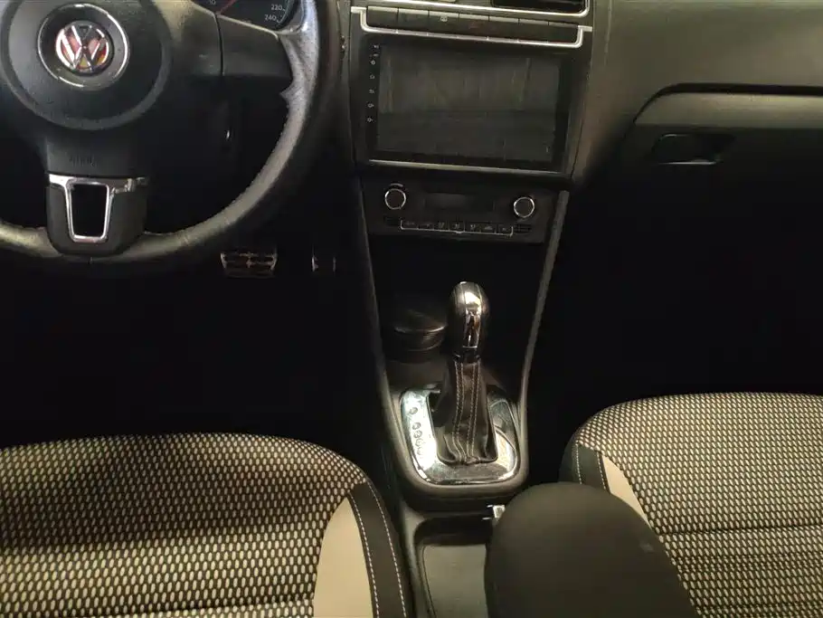Volkswagen Polo 2012 1.6L Cross Polo AT фото 16